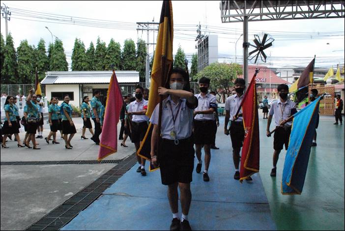 พิธีสักการะ เจ้าที่ศาลเพียงตา ก่อนที่จะเดินทางไป บริหาร ที่โรงเรียนสวนกุหลาบ นนทบุรี ของนาย ไพฑูรย์ จารุสาร