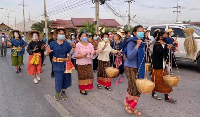 สืบสานประเพณี "ผ้าป่าข้าวฝ่อน ข้าวเปลือก" ณ วัดหนองกระทุ่ม-หนองถ่ม 