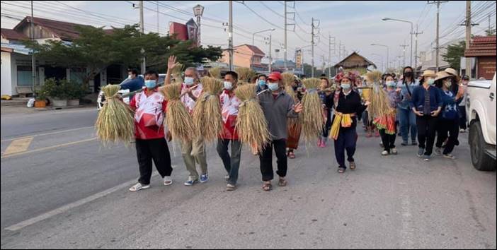 สืบสานประเพณี "ผ้าป่าข้าวฝ่อน ข้าวเปลือก" ณ วัดหนองกระทุ่ม-หนองถ่ม