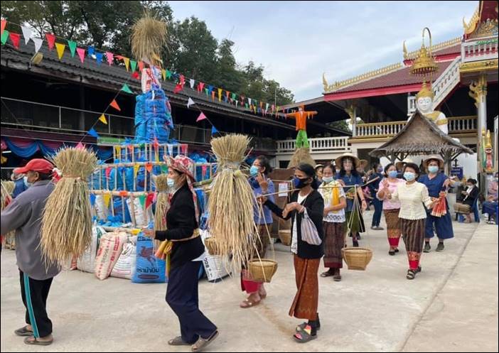 สืบสานประเพณี "ผ้าป่าข้าวฝ่อน ข้าวเปลือก" ณ วัดหนองกระทุ่ม-หนองถ่ม