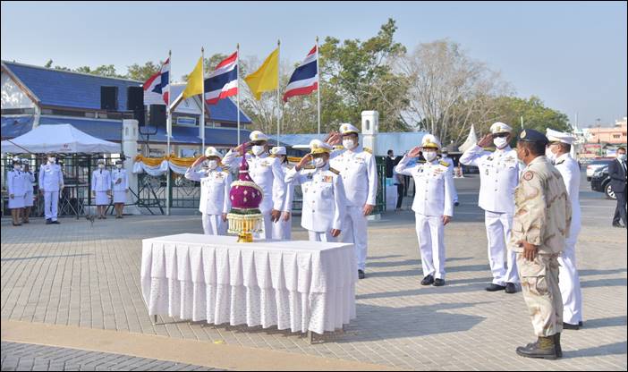 พลอากาศเอก ชลิต พุกผาสุข วางพุ่มดอกไม้ถวายราชสักการะสมเด็จพระนเรศวรมหาราช ที่จังหวัดสุพรรณบุรี