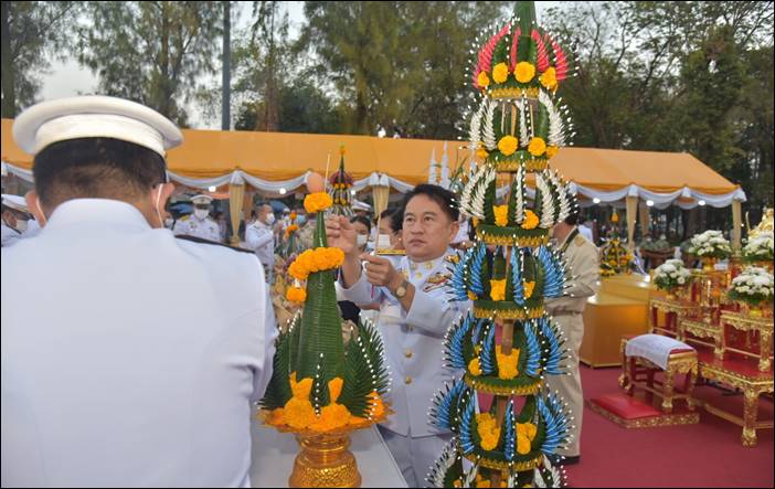 พลอากาศเอก ชลิต พุกผาสุข วางพุ่มดอกไม้ถวายราชสักการะสมเด็จพระนเรศวรมหาราช ที่จังหวัดสุพรรณบุรี