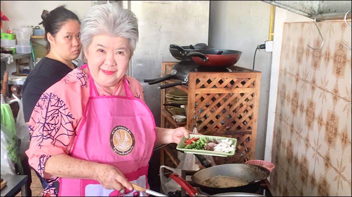 ส้มตำไทยปูม้ารถเด็ด ลาบเป็ด ต้มยำรสแซบ ผัดหมี่ซั่วรสดังเดิมต้องร้านหมวยอีสาน กำแพงเพชร