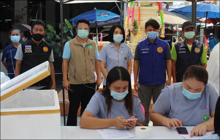 สสอ.ด่านช้าง ปฏิบัติติการเชิงรุกตั้งจุดสุ่มตรวจโควิด-19