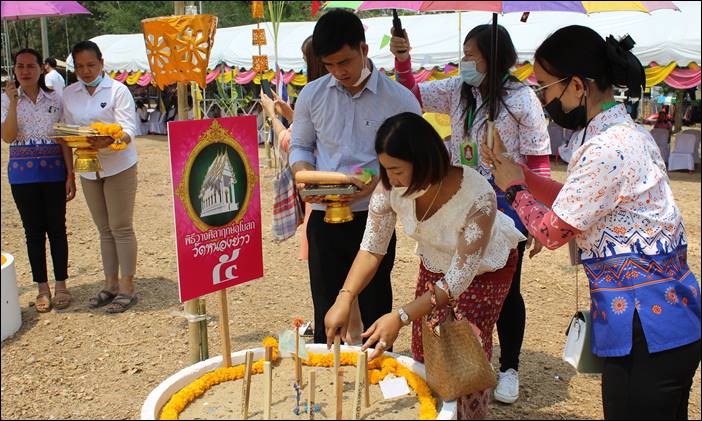 สาธุชนเนื่องแน่นวัด พิธีงานวางศิลาฤกษ์อุโบสถวัดหนองยาว (หลวงพ่อหยกขาว)