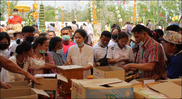 สาธุชนเนื่องแน่นวัด พิธีงานวางศิลาฤกษ์อุโบสถวัดหนองยาว (หลวงพ่อหยกขาว)