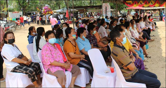 สาธุชนเนื่องแน่นวัด พิธีงานวางศิลาฤกษ์อุโบสถวัดหนองยาว (หลวงพ่อหยกขาว)