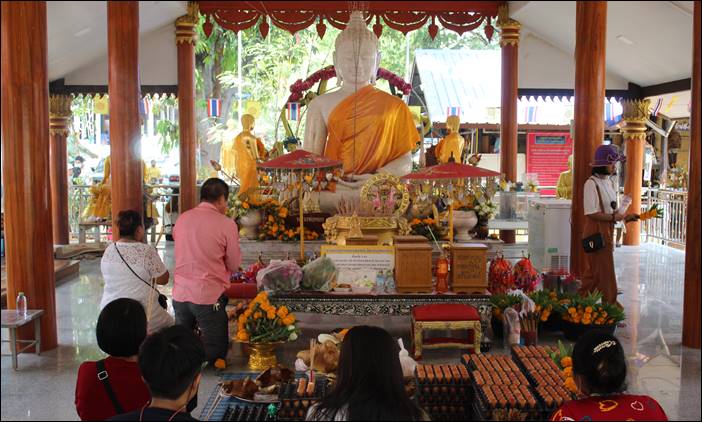 สาธุชนเนื่องแน่นวัด พิธีงานวางศิลาฤกษ์อุโบสถวัดหนองยาว (หลวงพ่อหยกขาว)