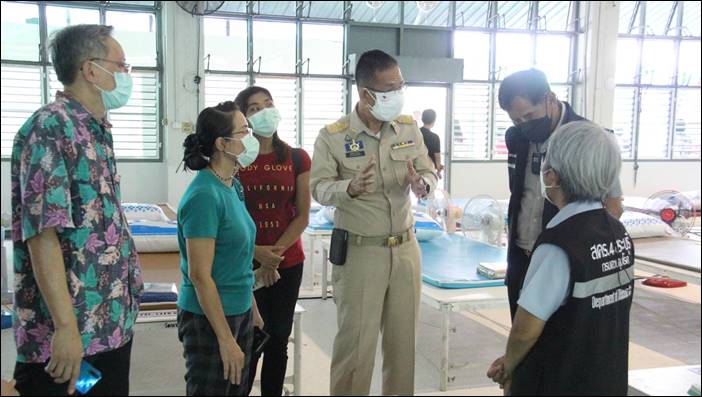 ผู้ว่าฯ ปทุมธานีพร้อมคณะ ตรวจเยี่ยมให้กำลังใจ "โรงพยาบาลสนาม อาชีวะรักษ์ปทุม" ก่อนเปิด