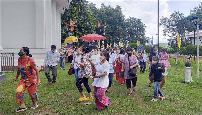 ฮือฮา ทอดกฐินมีดดาบ หลวงพ่อขุนด่าน วัดดงเสลา หนึ่งเดียวในไทย