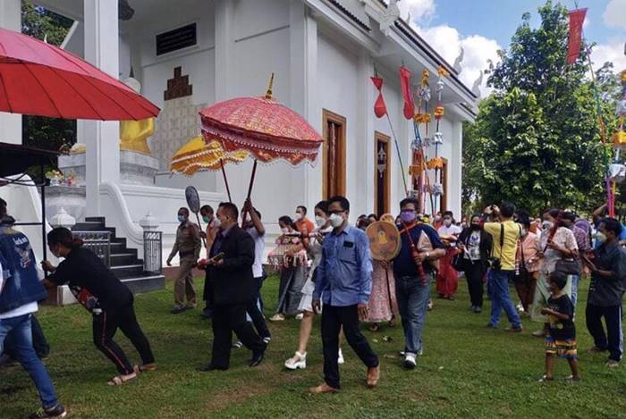 ฮือฮา ทอดกฐินมีดดาบ หลวงพ่อขุนด่าน วัดดงเสลา หนึ่งเดียวในไทย