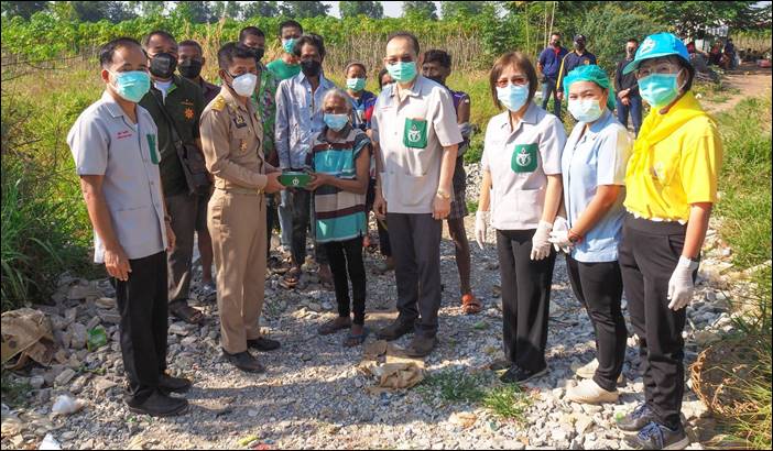 หน่วยแพทย์เคลื่อนที่ พอ.สว.ฉีดวัคซีนเชิงรุกพระราชทานซิโนฟาร์มป้องกันโรค COVID-19 ให้ประชาชนและกลุ่มเปราะบางพื้นที่อำเภอโชคชัย จังหวัดนครราชสีมา 