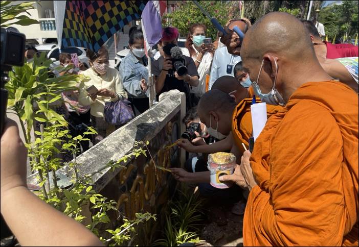 ผู้รับบทเป็นพระพุทธเจ้า เจิมป้ายวัดหงษ์และรับพระพุทธปฏิมาสมบัติประดิษฐานยังประเทศอินเดีย เพื่อยังศรัทธาชาวพุทธของทั้งสองประเทศให้เบ่งบาน